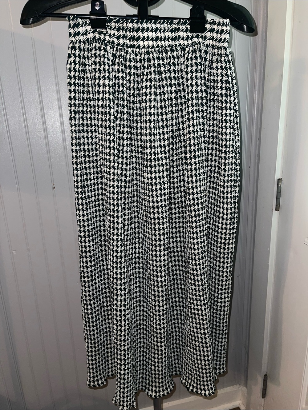 New In Houndstooth Forest Green and White Maxi Skirt